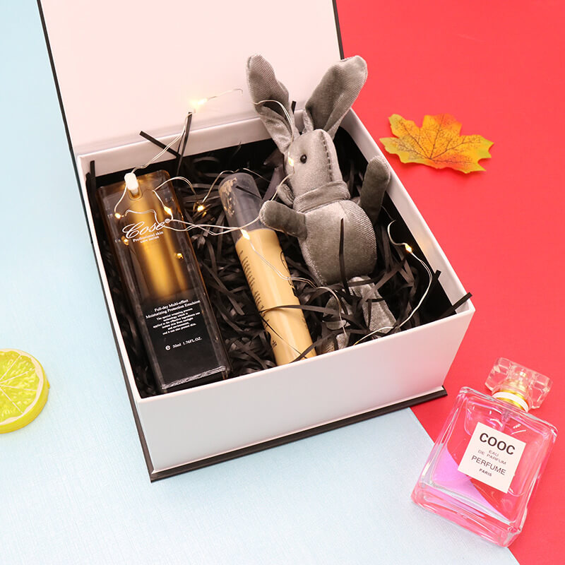 White Clamshell Gift Box For Lipstick Packaging | Clamshell Gift Box