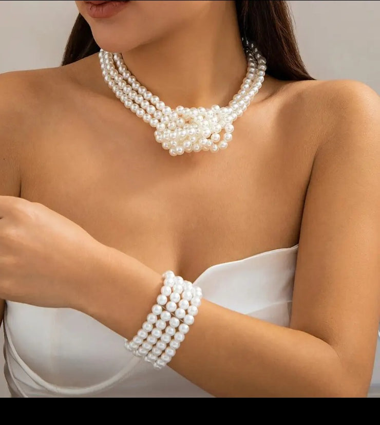 White Imitations Pearl Knotted Chain Necklace