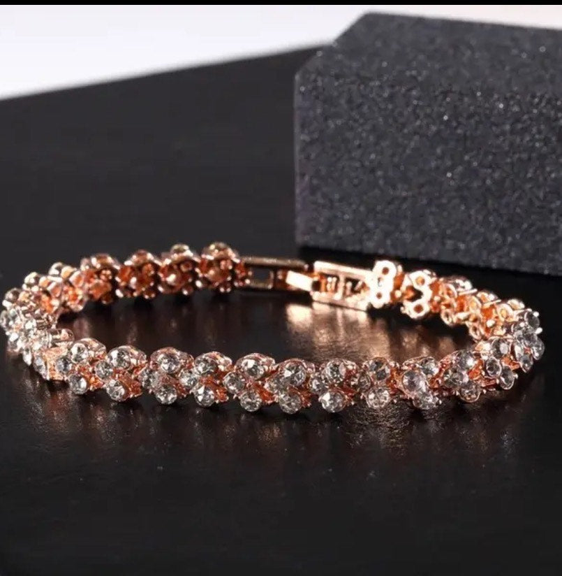 Fashionable Zircon Inlaid Heart Bracelet (RoseGold, Silver)