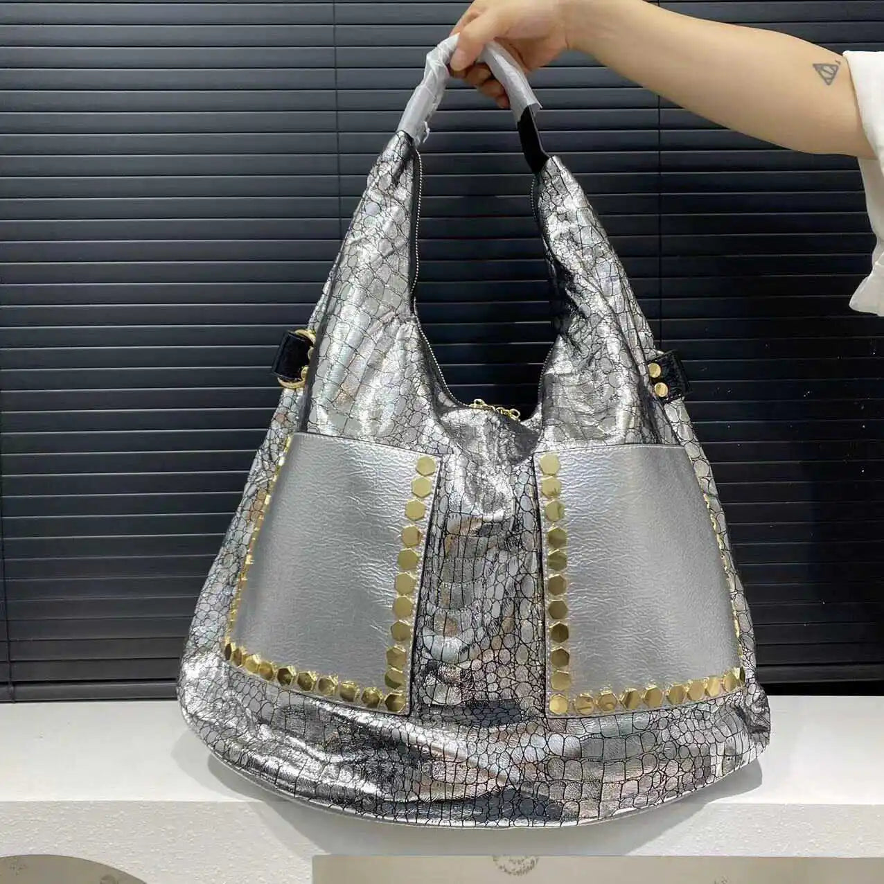 Women Fashion Vegan Leather Big Capacity Handbag 2024 Oversized Alligator Rivet Holographic Work Laptop Silver Hobo Slouchy Bag